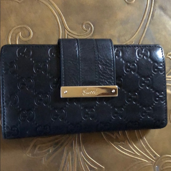 Gucci Handbags - Gucci wallet